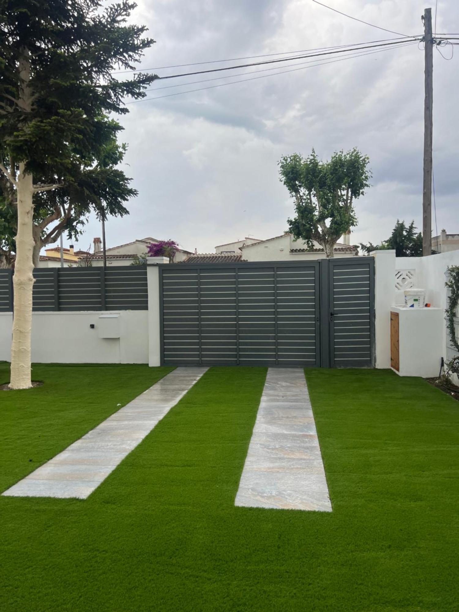 Requesens Playa Apartment เอมปูเรียบราบา ภายนอก รูปภาพ