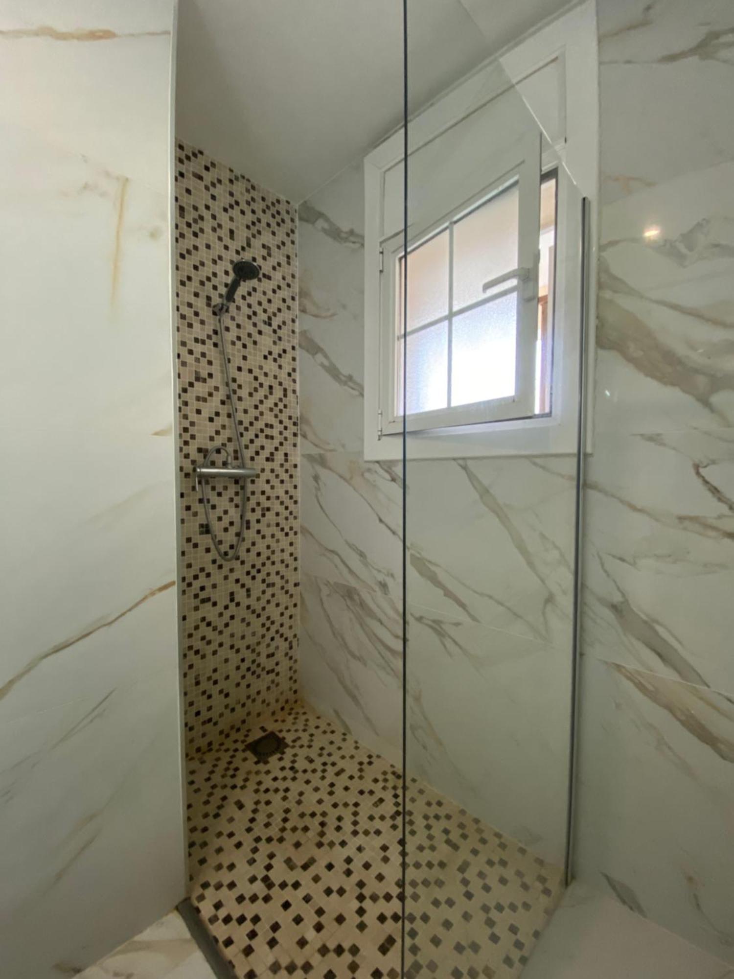 Requesens Playa Apartment เอมปูเรียบราบา ภายนอก รูปภาพ