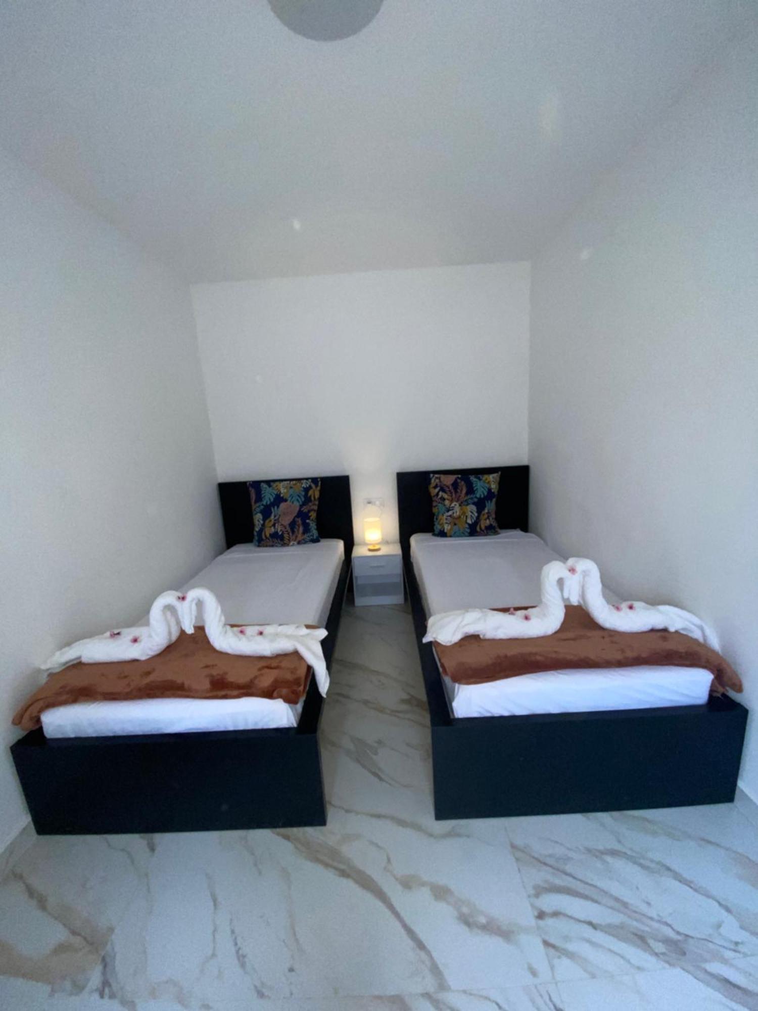 Requesens Playa Apartment เอมปูเรียบราบา ภายนอก รูปภาพ