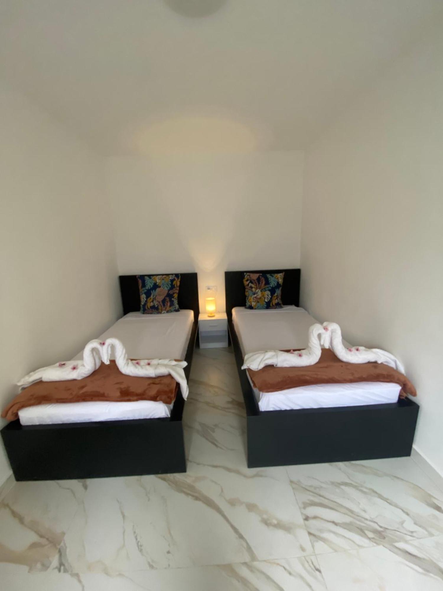 Requesens Playa Apartment เอมปูเรียบราบา ภายนอก รูปภาพ
