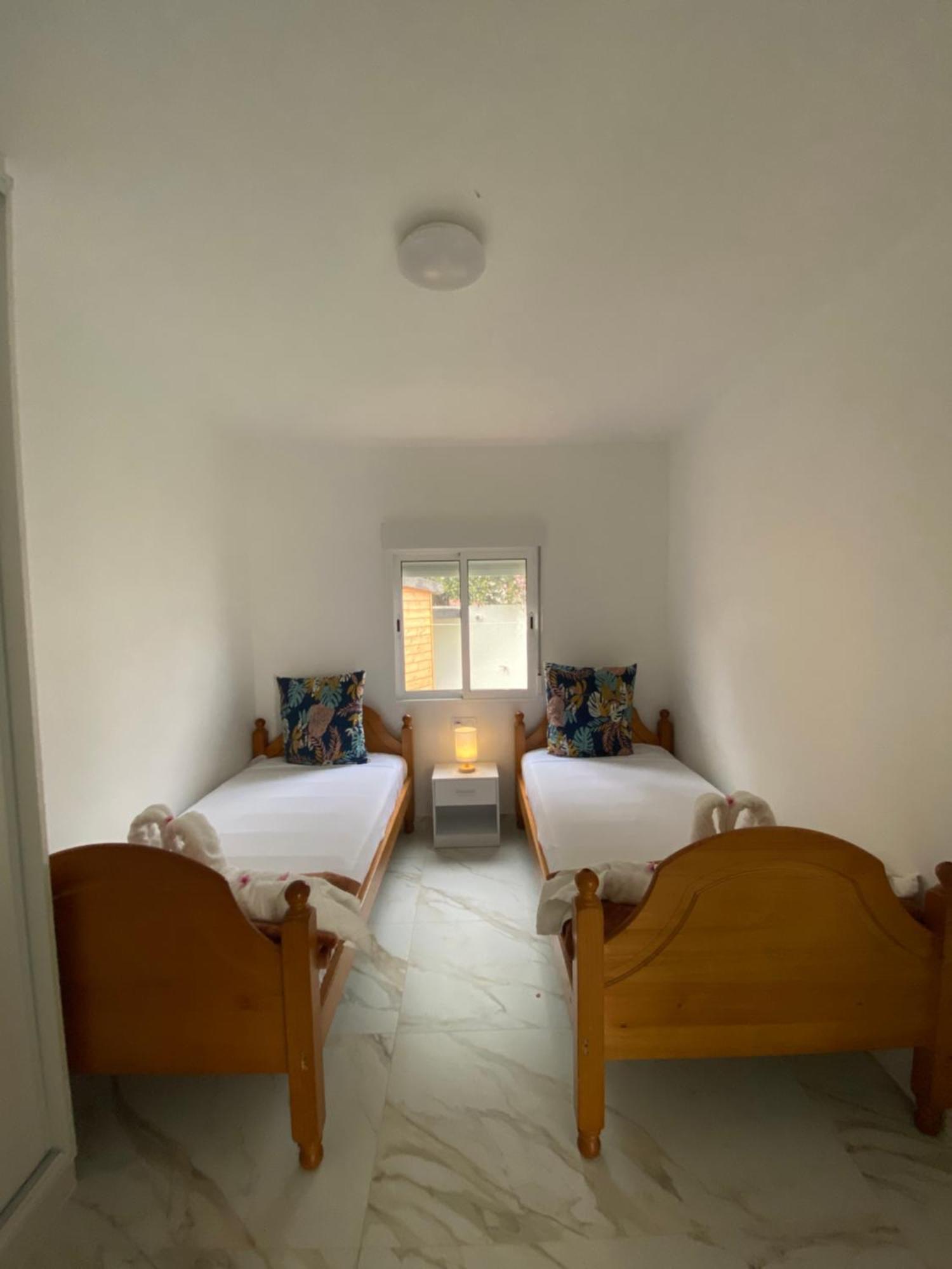Requesens Playa Apartment เอมปูเรียบราบา ภายนอก รูปภาพ