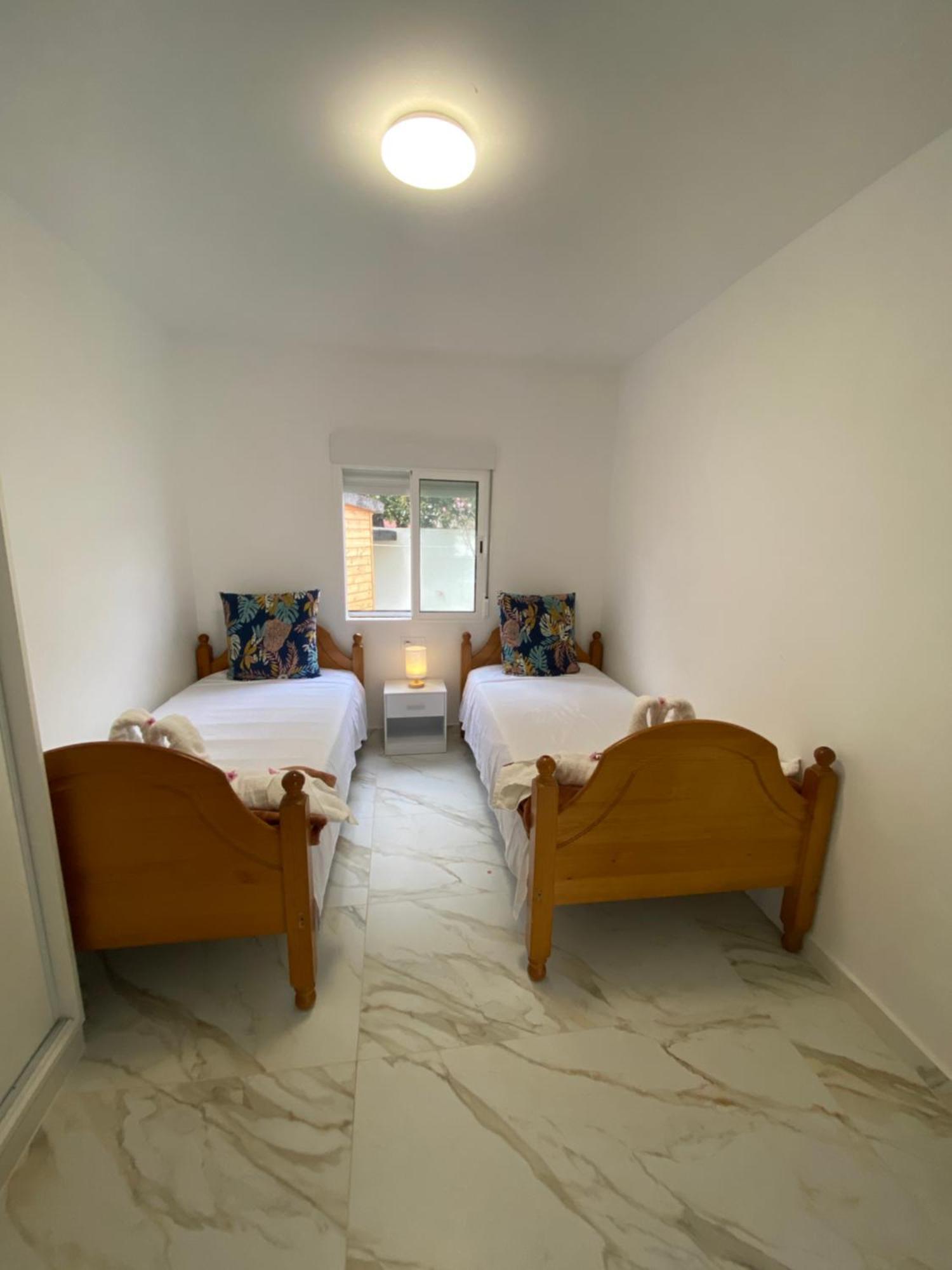 Requesens Playa Apartment เอมปูเรียบราบา ภายนอก รูปภาพ