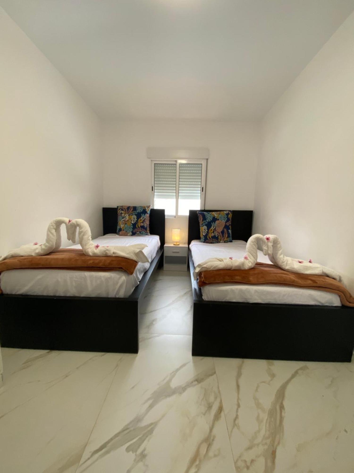 Requesens Playa Apartment เอมปูเรียบราบา ภายนอก รูปภาพ