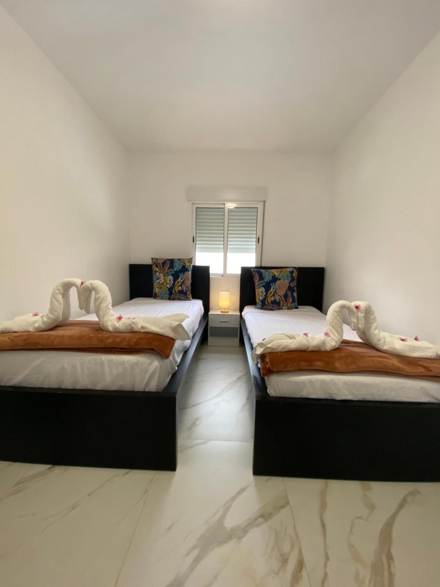 Requesens Playa Apartment เอมปูเรียบราบา ภายนอก รูปภาพ