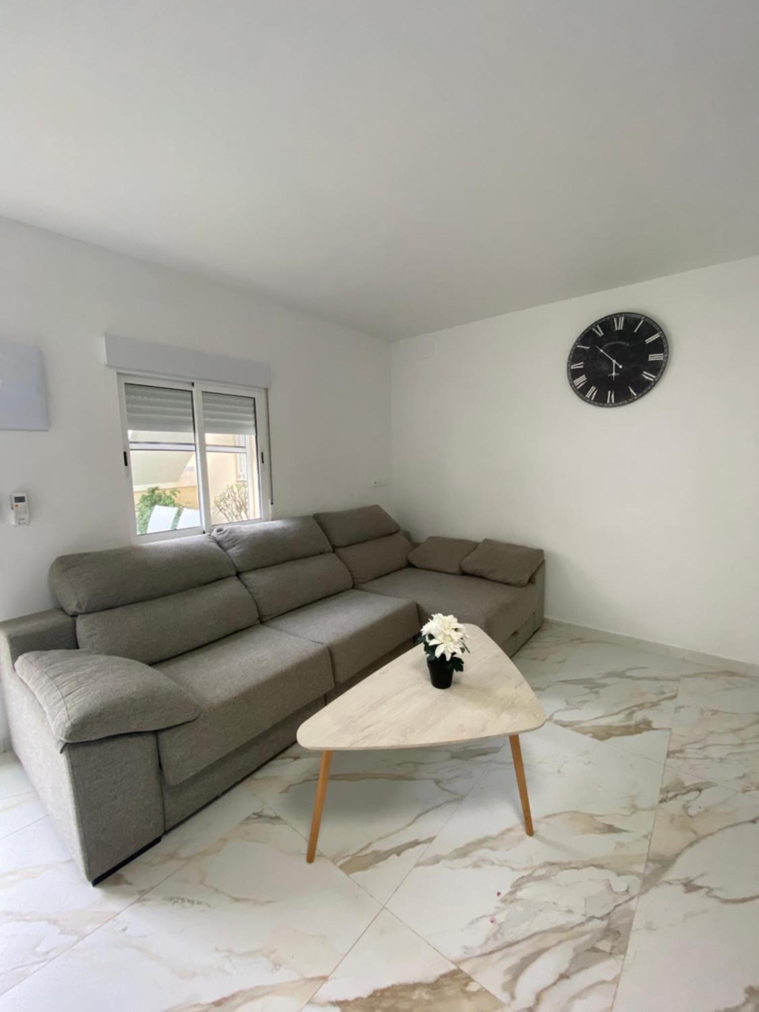 Requesens Playa Apartment เอมปูเรียบราบา ภายนอก รูปภาพ