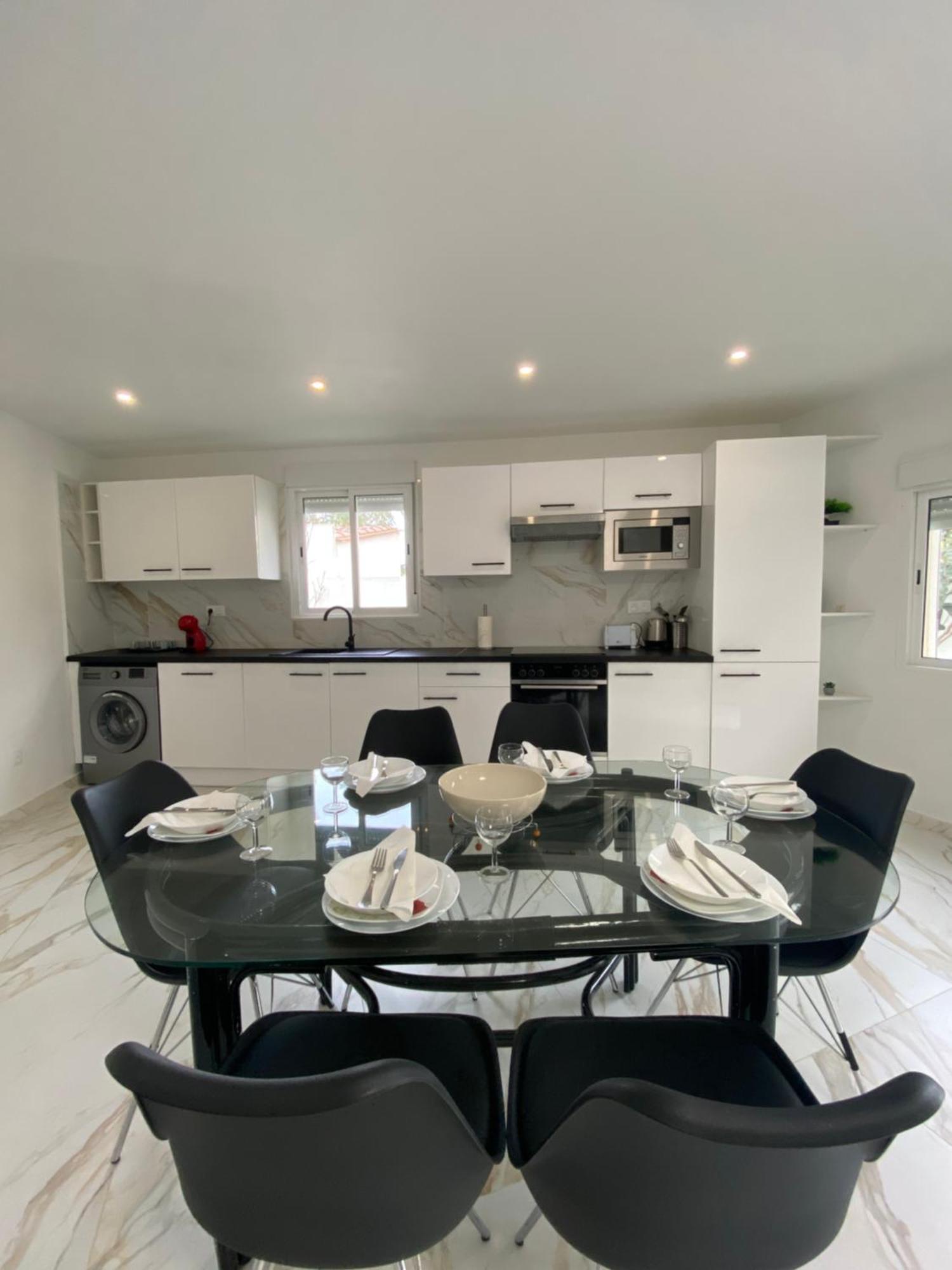 Requesens Playa Apartment เอมปูเรียบราบา ภายนอก รูปภาพ