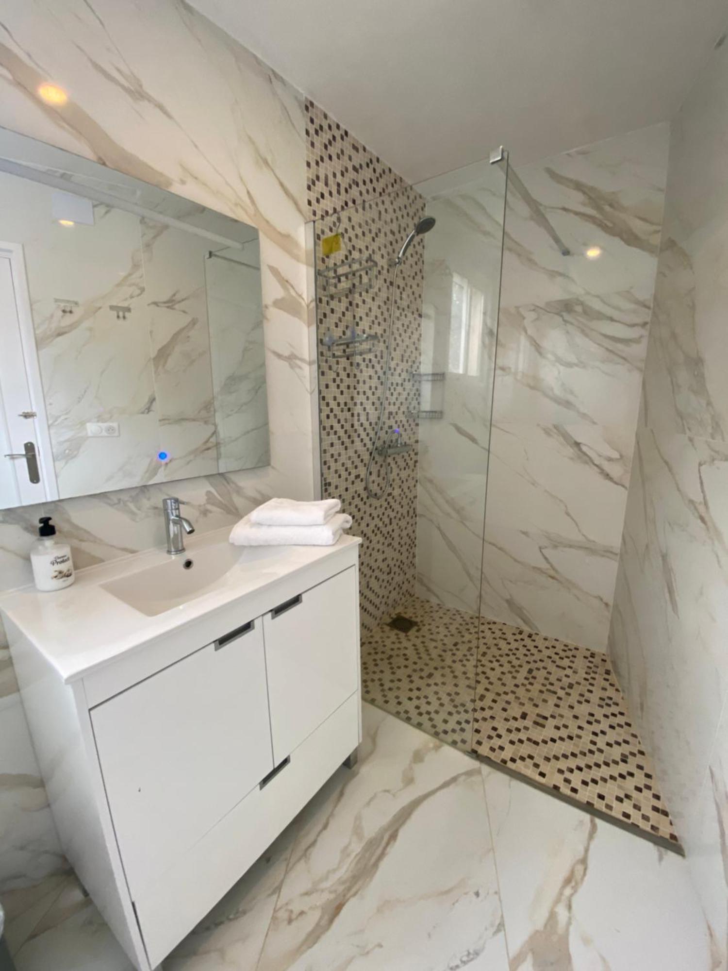 Requesens Playa Apartment เอมปูเรียบราบา ภายนอก รูปภาพ