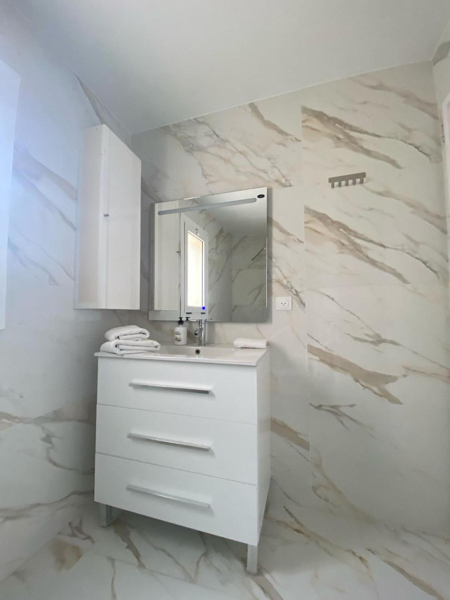 Requesens Playa Apartment เอมปูเรียบราบา ภายนอก รูปภาพ