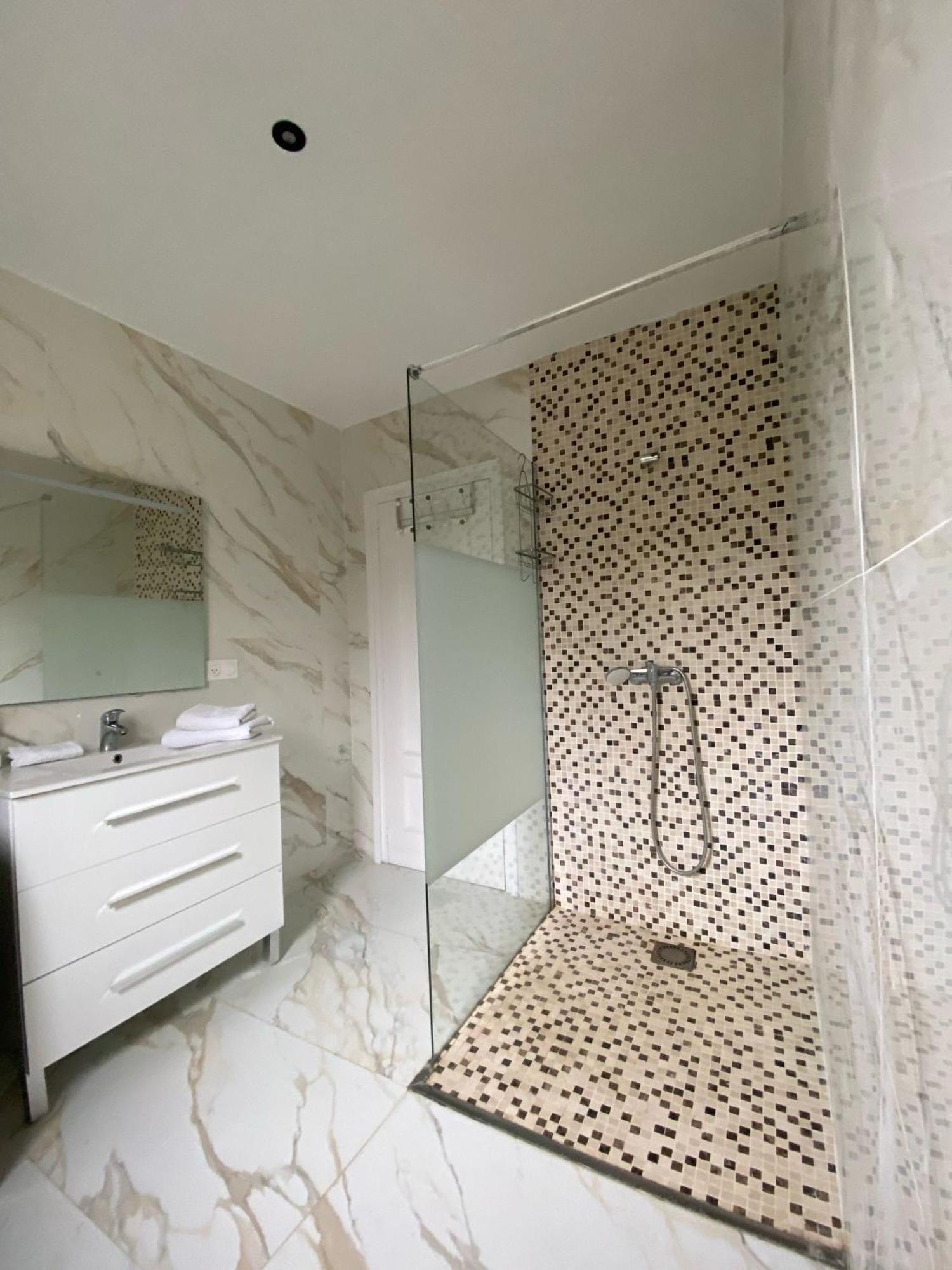 Requesens Playa Apartment เอมปูเรียบราบา ภายนอก รูปภาพ