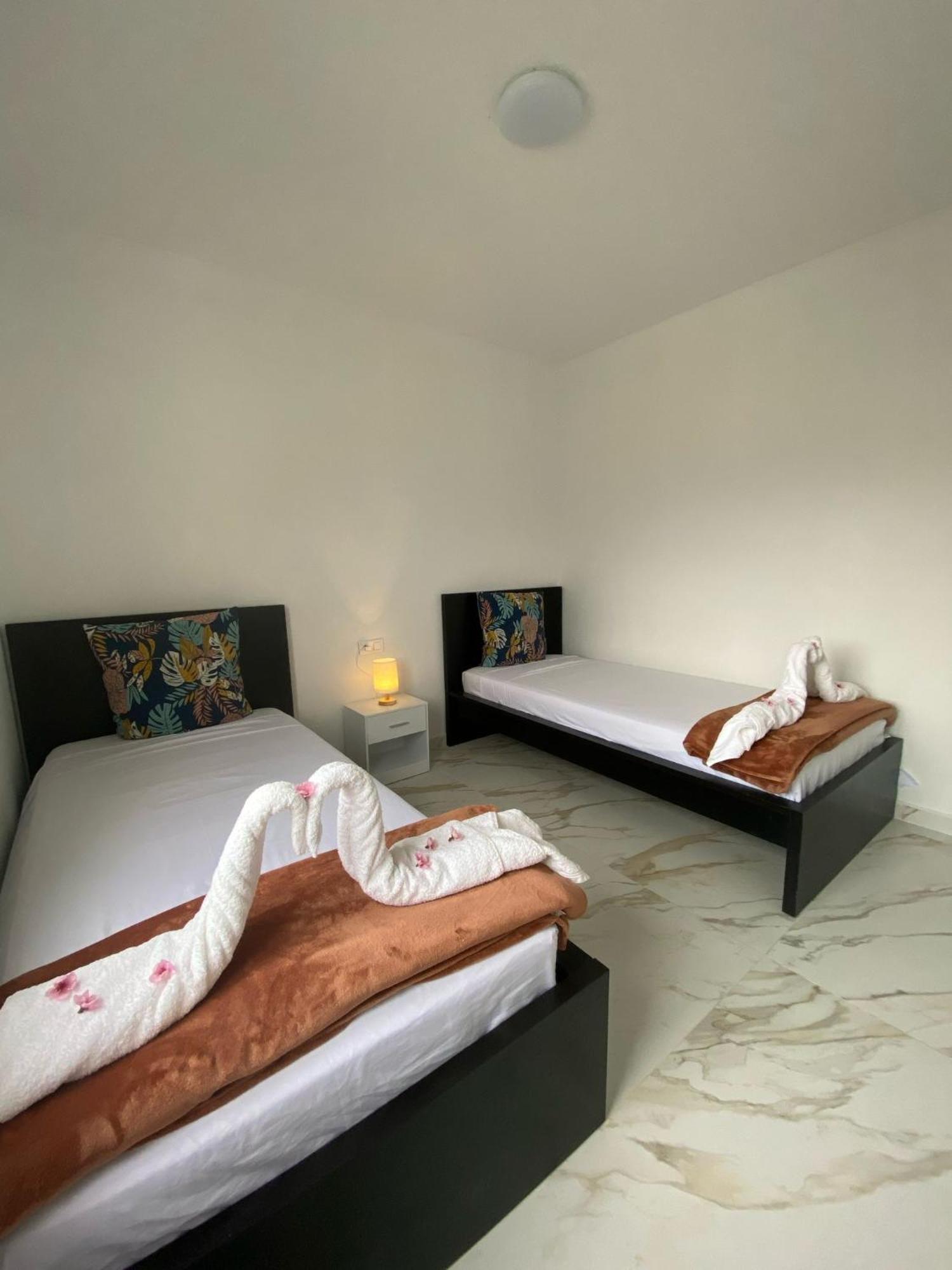 Requesens Playa Apartment เอมปูเรียบราบา ภายนอก รูปภาพ