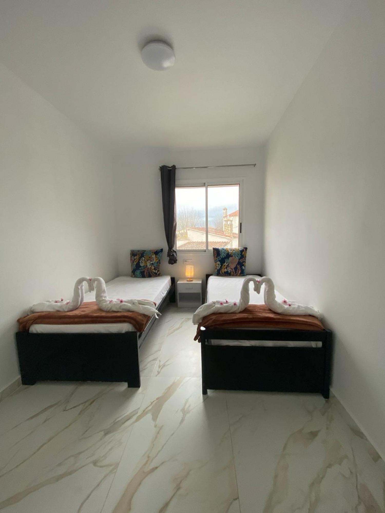 Requesens Playa Apartment เอมปูเรียบราบา ภายนอก รูปภาพ