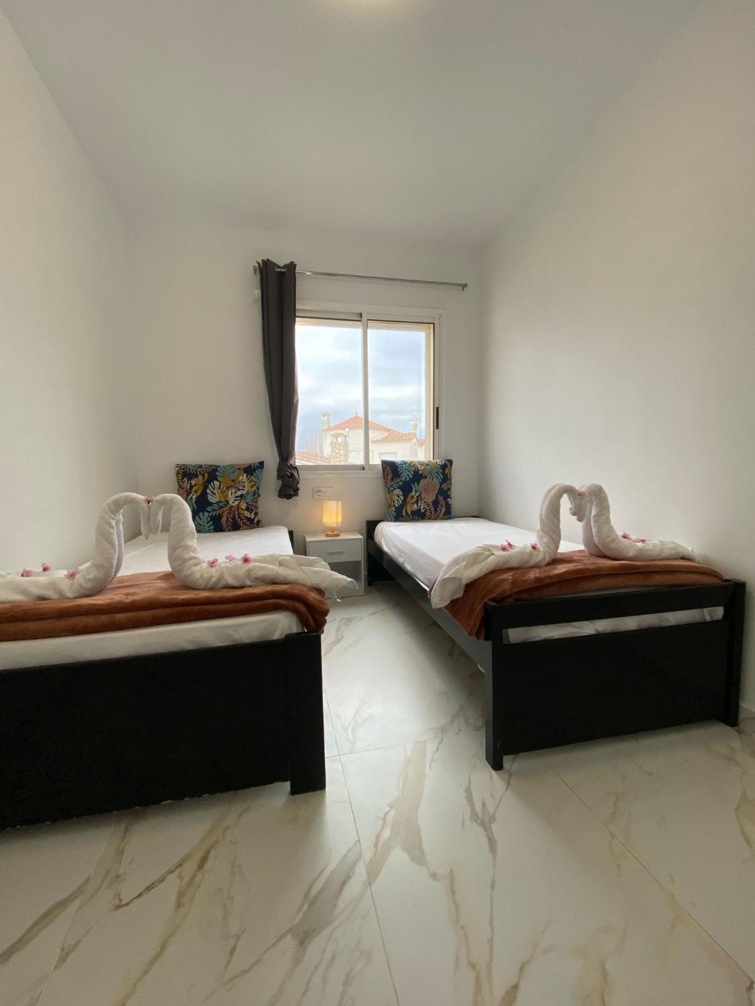 Requesens Playa Apartment เอมปูเรียบราบา ภายนอก รูปภาพ