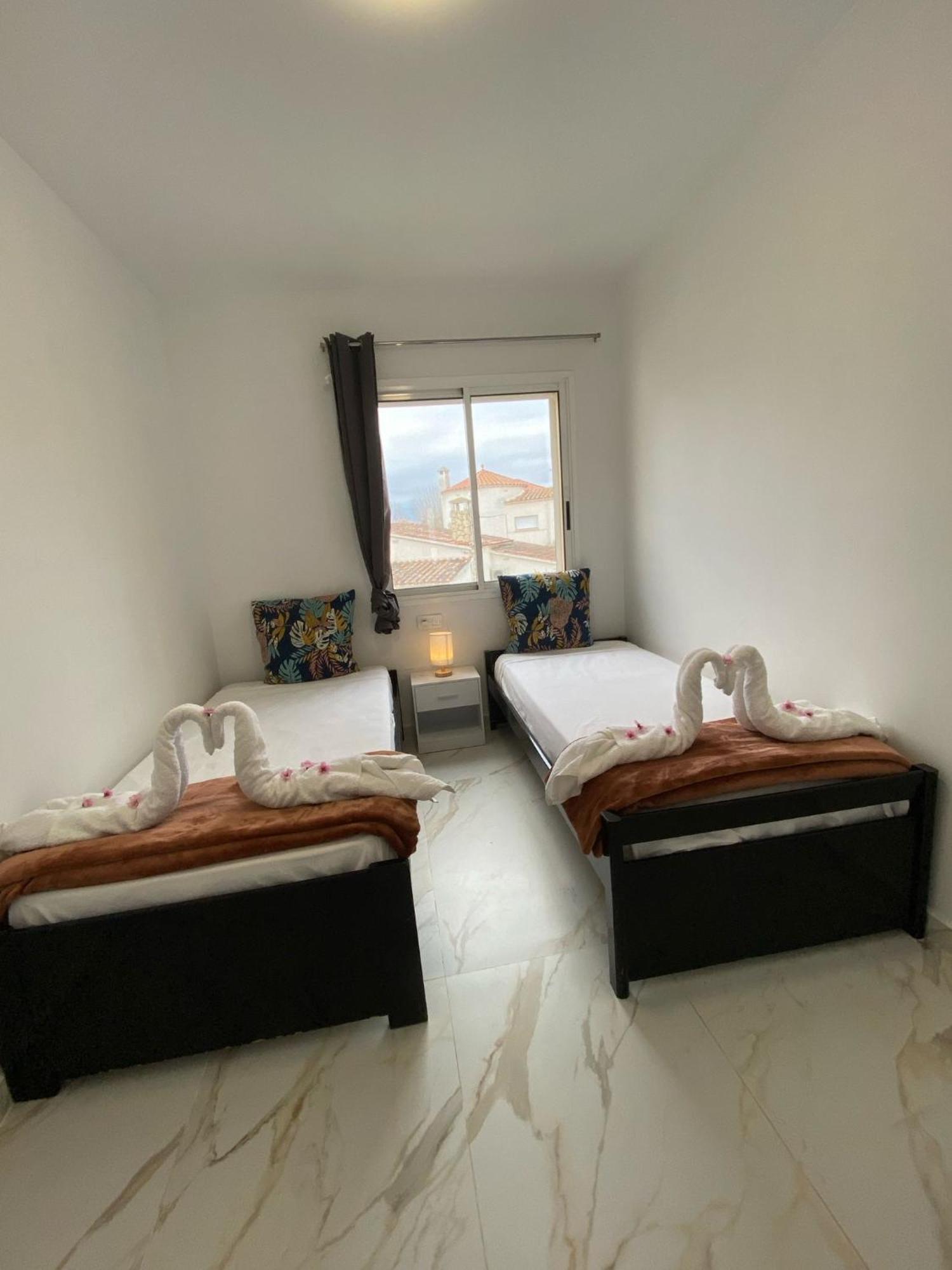Requesens Playa Apartment เอมปูเรียบราบา ภายนอก รูปภาพ