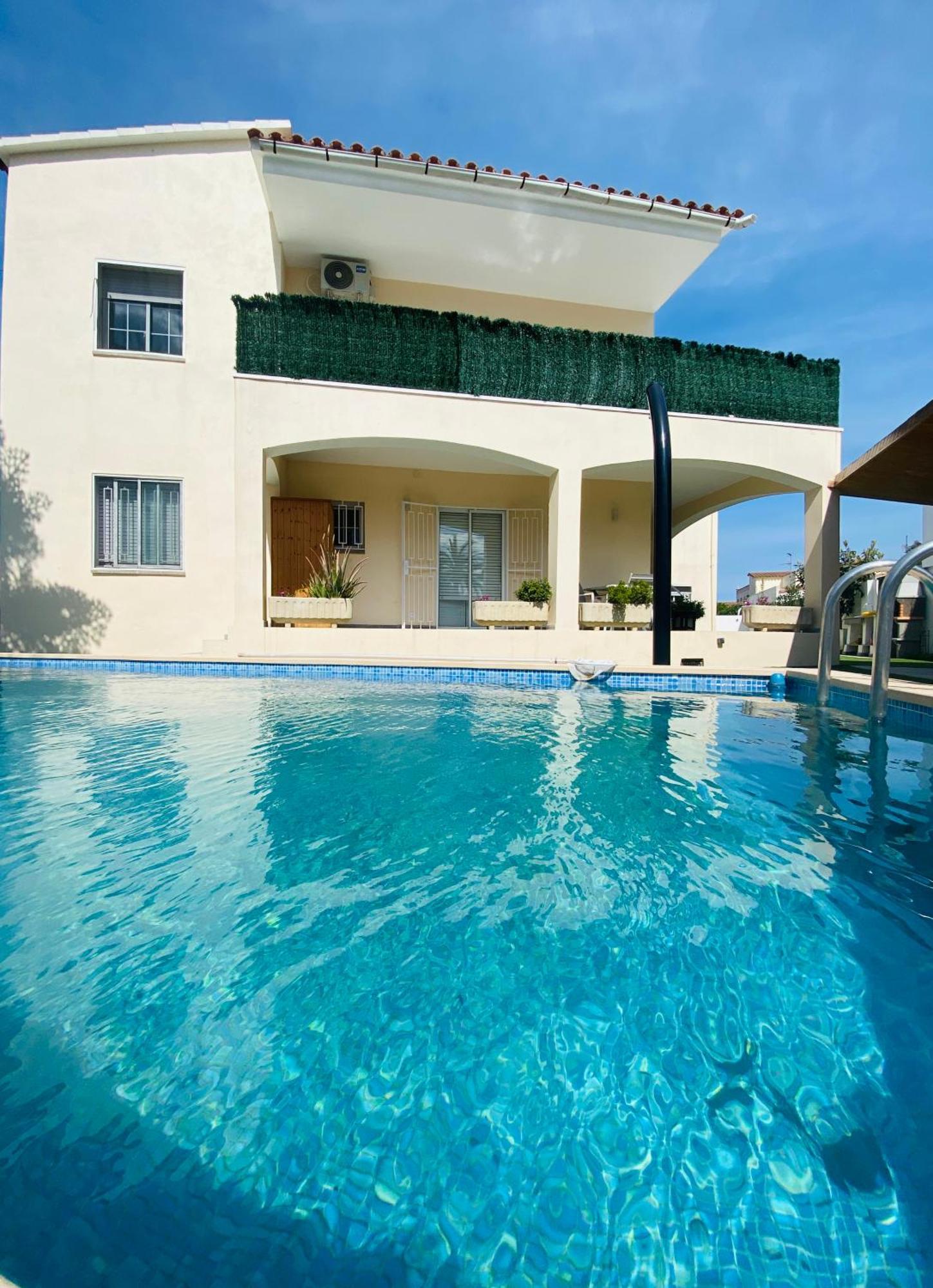 Requesens Playa Apartment เอมปูเรียบราบา ภายนอก รูปภาพ